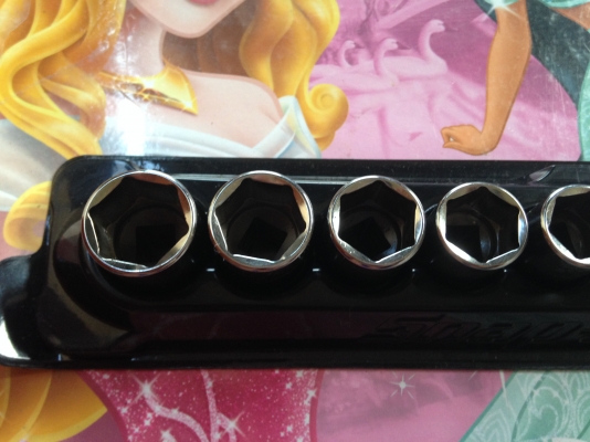 Snapon ลูกบล๊อค 3/8 12 ลูก 212FSMSY metric Snapon ลูกบล๊อค 3/8 12 ลูก 212FSMSY metric