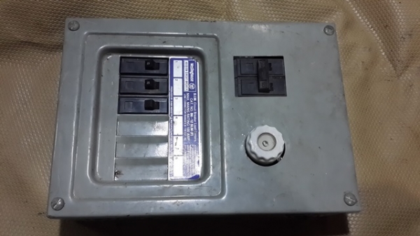 ตู้โหลดเซนเตอร์ พร้อมเบรคเกอร์