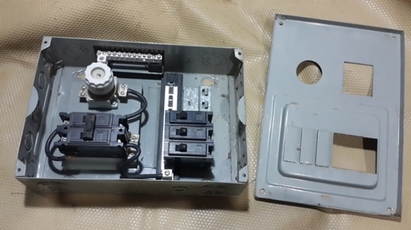 ตู้โหลดเซนเตอร์ พร้อมเบรคเกอร์