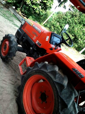 คูโบต้า L2808 4 WD 2 เพลาพร้อมผาน 5 เดิมๆพร้อมใช้งานรถสวยมาก