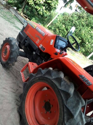 คูโบต้า L2808 4 WD 2 เพลาพร้อมผาน 5 เดิมๆพร้อมใช้งานรถสวยมาก