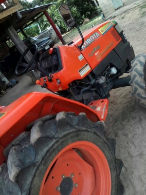 คูโบต้า L2808 4 WD 2 เพลาพร้อมผาน 5 เดิมๆพร้อมใช้งานรถสวยมาก