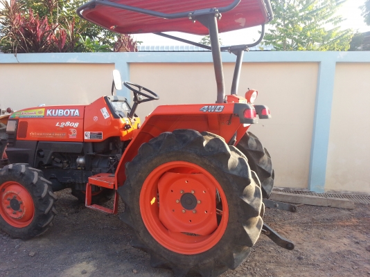 คูโบต้า L2808 4 WD 2 เพลาพร้อมผาน 5 เดิมๆพร้อมใช้งานรถสวยมาก
