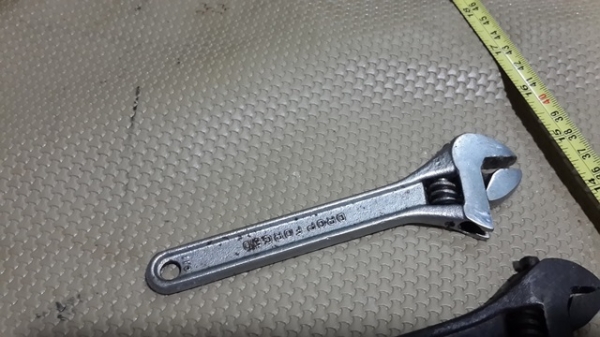 ประแจเลื่อน หลายขนาด