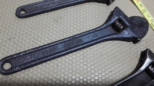 ประแจเลื่อน หลายขนาด