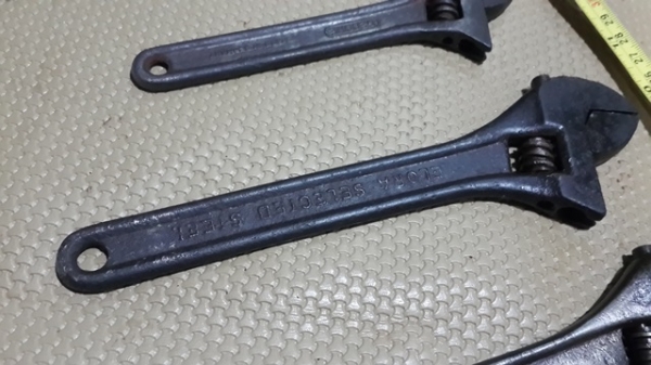 ประแจเลื่อน หลายขนาด