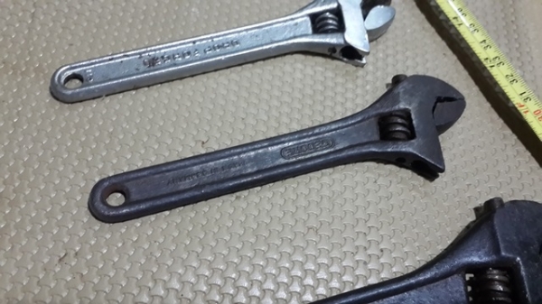 ประแจเลื่อน หลายขนาด