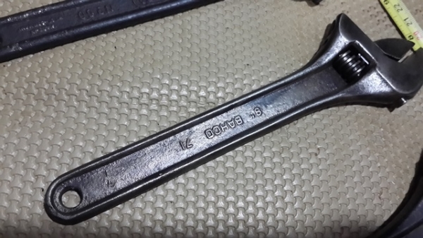 ประแจเลื่อน หลายขนาด