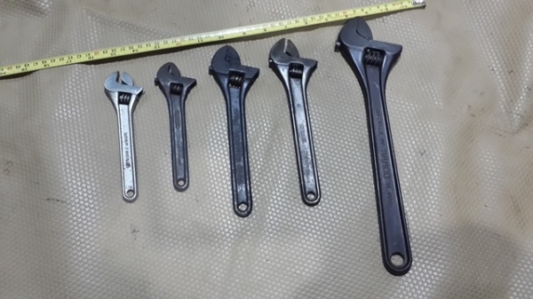 ประแจเลื่อน หลายขนาด