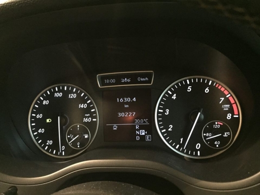 ขาย BENZ B180 ปี 2013 สีแดงสด หายากมาก รุ่น top สุดของรุ่น 180