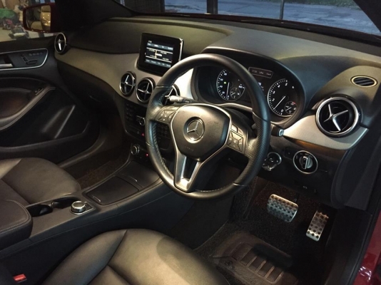 ขาย BENZ B180 ปี 2013 สีแดงสด หายากมาก รุ่น top สุดของรุ่น 180