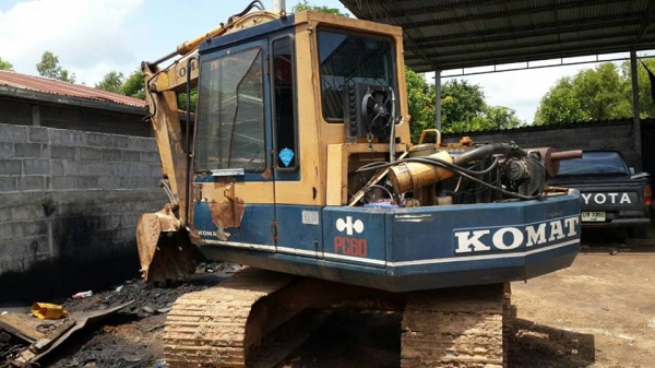 ขายรถขุดแบ็คโค60-5 Komatsu พร้อมเทรลเลอร์6ล้อISUZU แชชซีสวย เอกสารพร้อมโอน ทำงานเร็วไฟฟ้าเต็มแอร์เย็น