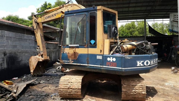 ขายรถขุดแบ็คโค60-5 Komatsu พร้อมเทรลเลอร์6ล้อISUZU แชชซีสวย เอกสารพร้อมโอน ทำงานเร็วไฟฟ้าเต็มแอร์เย็น