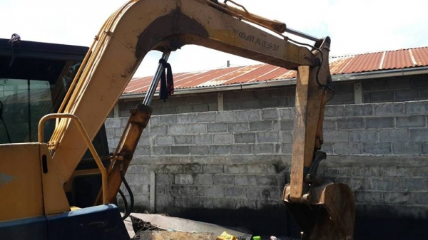 ขายรถขุดแบ็คโค60-5 Komatsu พร้อมเทรลเลอร์6ล้อISUZU แชชซีสวย เอกสารพร้อมโอน ทำงานเร็วไฟฟ้าเต็มแอร์เย็น