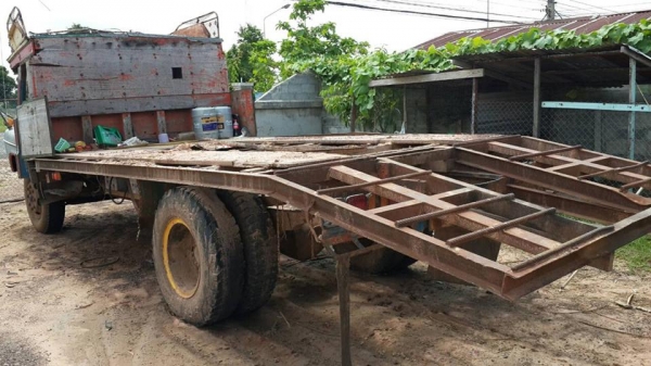 ขายรถขุดแบ็คโค60-5 Komatsu พร้อมเทรลเลอร์6ล้อISUZU แชชซีสวย เอกสารพร้อมโอน ทำงานเร็วไฟฟ้าเต็มแอร์เย็น