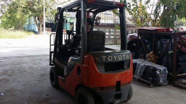 รถโฟล์คลิฟ TOYOTA  มือ2  ขนาด 1 ตัน   สภาพพร้อมใช้งาน