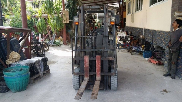 รถโฟล์คลิฟ TOYOTA  มือ2  ขนาด 1 ตัน   สภาพพร้อมใช้งาน