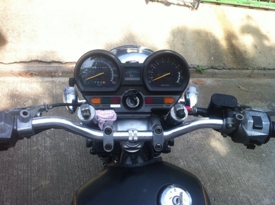 ขาย YAMAHA XV500ปี1983 รถรุ่นคุณปู่ระบบไฟครบสภาพพร้องใช้งานราคา34,000บาทต่อรองได้ครับมาดูรถได้ที่ สุพรรณบุรี สนใจติดต่อ 092-6429114 ครีม สุพรรณ