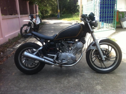 ขาย YAMAHA XV500ปี1983 รถรุ่นคุณปู่ระบบไฟครบสภาพพร้องใช้งานราคา34,000บาทต่อรองได้ครับมาดูรถได้ที่ สุพรรณบุรี สนใจติดต่อ 092-6429114 ครีม สุพรรณ