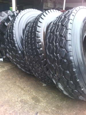 ยาง\%เก่าญี่ปุ่น 1800R25 รถเครน ราคาถูกๆๆครับ ยาง\%เก่าญี่ปุ่น 1800R25 รถเครน ราคาถูกๆๆครับ