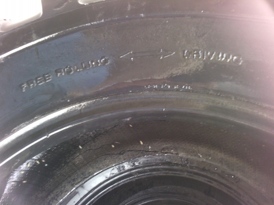 ยางรถตัก ขนาด 405/70-24หรือ 16/70-24 ยางเก่านอกขายถูก ยางรถตัก ขนาด 405/70-24หรือ 16/70-24 ยางเก่านอกขายถูก