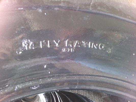 ยางรถตัก ขนาด 405/70-24หรือ 16/70-24 ยางเก่านอกขายถูก ยางรถตัก ขนาด 405/70-24หรือ 16/70-24 ยางเก่านอกขายถูก