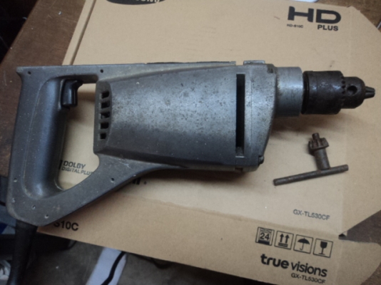 สว่านมากิต้า900บาท