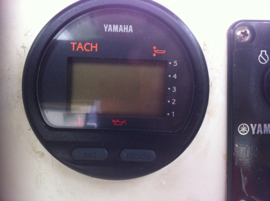 ขายเรือตกปลา 19 ฟุต หลังคา T Top เครื่อง YAMAHA 100 แรง 4 จังหวะ