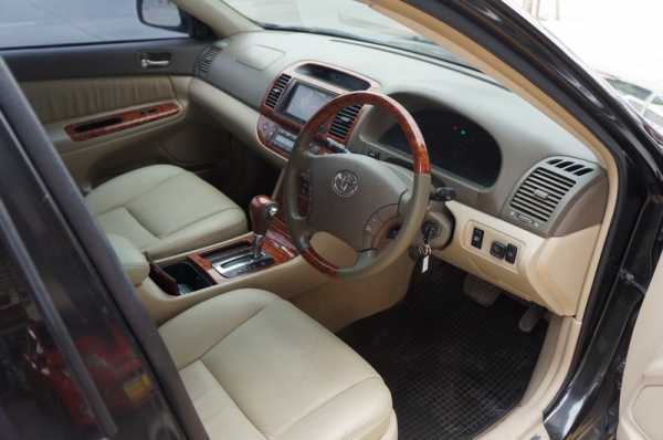 TOYOTA CAMRY ปี 2005 แท้ ตัว TOP ไมเนอร์เช้นจ์แล้ว ติดแก็ส LPG หัวฉีด เบาะหนังไฟฟ้า เครื่องสภาพดี ช่วงล่างดี แอร์เย็น พวงมาลัยมัลติฟังชั่น มีจอ TV ล้อ MAX ภายในลายไม้สวย สีสวย รถพร้อมใช้งาน จัดไฟแนนได้ ฟรีดาวน์