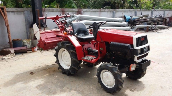 รถไถพรวนดินนั่งขับ  YANMAR  15 แรง  2 เพลา 4WD เก่าญี่ปุ่น