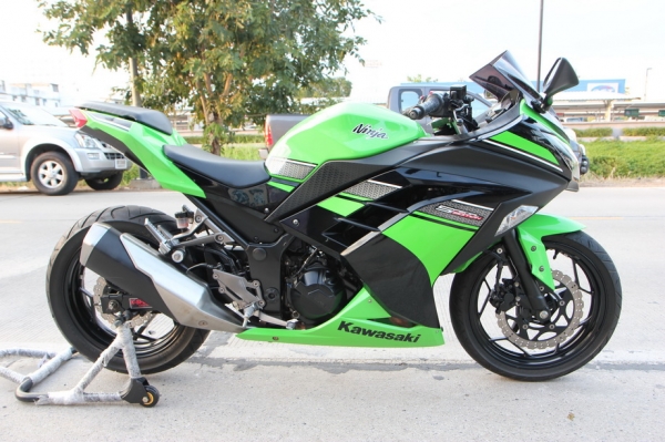 ขาย Kawasaki ninja250 รุ่นปี 2013 สีเดิม ทะเบียนพร้อมโอน