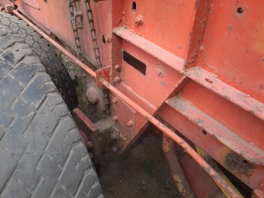 ขายตามสภาพเครื่องอัดฟางนิวฮอนแลนสภาพยังไม่ได้ประกอบอุปกรณ์อยู่ครบ ขายตามสภาพเครื่องอัดฟางนิวฮอนแลนสภาพยังไม่ได้ประกอบอุปกรณ์อยู่ครบ