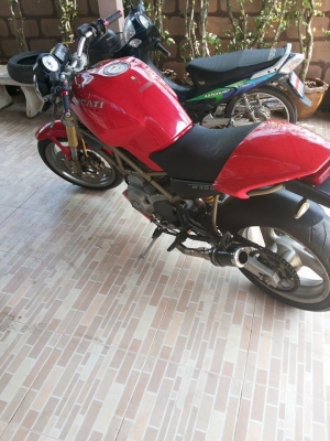 ขาย Ducati m400 อินวอยแท้  สีสวยเลี่ยม เครื่องชัวส์ บิดติดมือ ของแต่งตามรูป  เปิดราคา 78000 ต่อรองได้ กันเอง