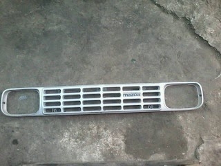 กระจังหน้า mazda 1300