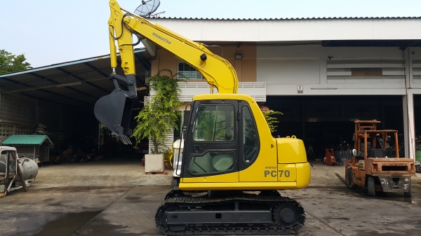 ขาย รถขุด KOMATSU รุ่น PC70-7- มือสองญี่ปุ่น