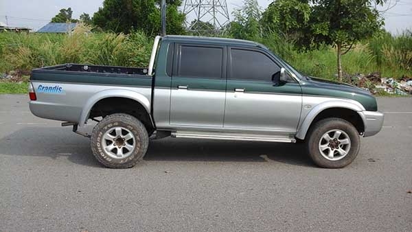 Starda Grandis 4WD Twotone 2.8 M/T 03 รถสวยราคาถูก Starda Grandis 4WD Twotone 2.8 M/T 03 รถสวยราคาถูก