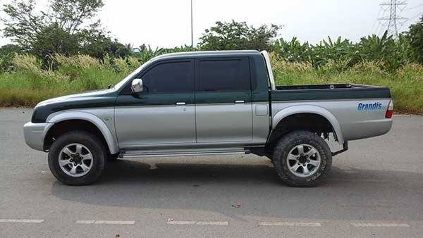 Starda Grandis 4WD Twotone 2.8 M/T 03 รถสวยราคาถูก Starda Grandis 4WD Twotone 2.8 M/T 03 รถสวยราคาถูก