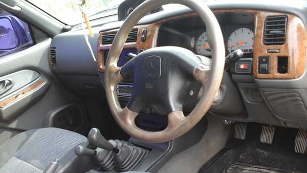 Starda Grandis 4WD Twotone 2.8 M/T 03 รถสวยราคาถูก Starda Grandis 4WD Twotone 2.8 M/T 03 รถสวยราคาถูก