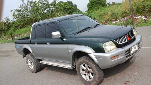 Starda Grandis 4WD Twotone 2.8 M/T 03 รถสวยราคาถูก Starda Grandis 4WD Twotone 2.8 M/T 03 รถสวยราคาถูก