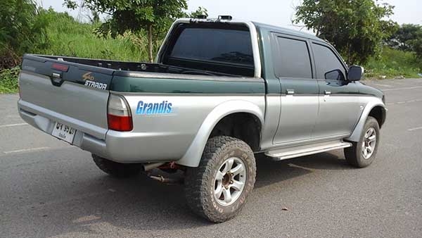 Starda Grandis 4WD Twotone 2.8 M/T 03 รถสวยราคาถูก Starda Grandis 4WD Twotone 2.8 M/T 03 รถสวยราคาถูก