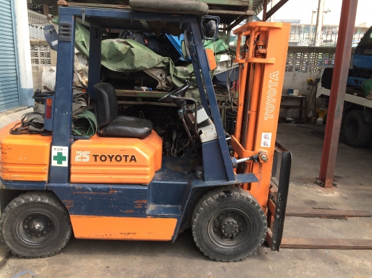 ขายรถยก(forklift) toyota 2.5T เบนซิล รุ่น5 นำเข้าจากญี่ปุ่น