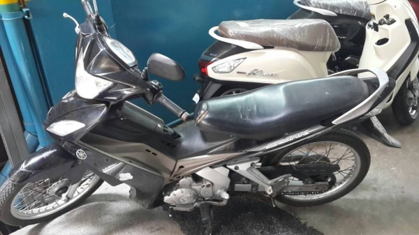 ขาย YAMAHA SPARK 135 สตาร์ทมือ ปี 49 เครื่องดี,ชุดสีมีรอยด้านข้างบ้าง, เล่มพร้อมโอน ** ปรับราคา 14,000 บาท ขาย YAMAHA SPARK 135 สตาร์ทมือ ปี 49 เครื่องดี,ชุดสีมีรอยด้านข้างบ้าง, เล่มพร้อมโอน ** ปรับราคา 14,000 บาท