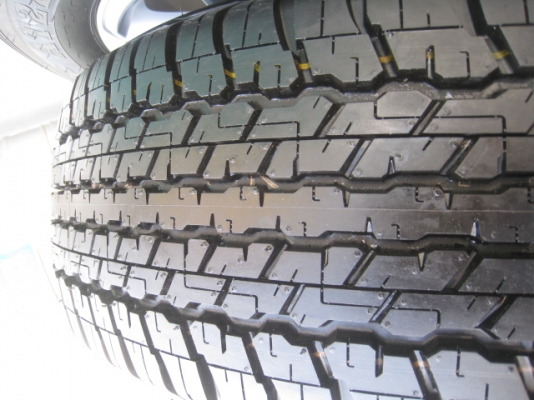 ขายล้อแม็กป้ายแดง Ford ranger 17" พร้อมยางปี14 สนใจติดต่อเล็กคลองสามครับ 081-3747940