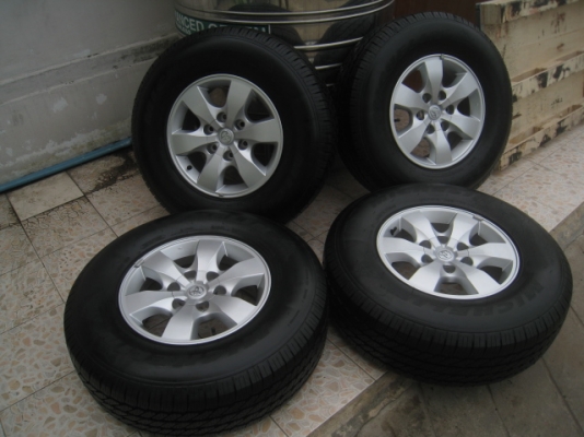 ขายล้อแม็กป้ายแดง Vigo 16"พร้อมยางปี14 สนใจติดต่อเล็กคลองสามครับ 081-3747940