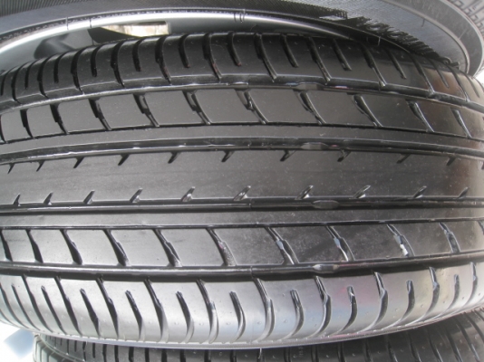 ขายยาง yokohama db decibel e70 185/60r15  พร้อมยางปี13  สนใจติดต่อเล็กคลองสามครับ 081-3747940