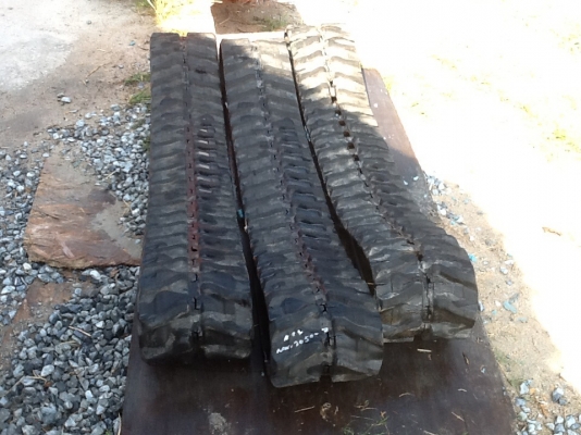 แทคยางรถขุดตักหรือรถกระเช้าสภาพดีพร้อมใช้รวม3เส้น