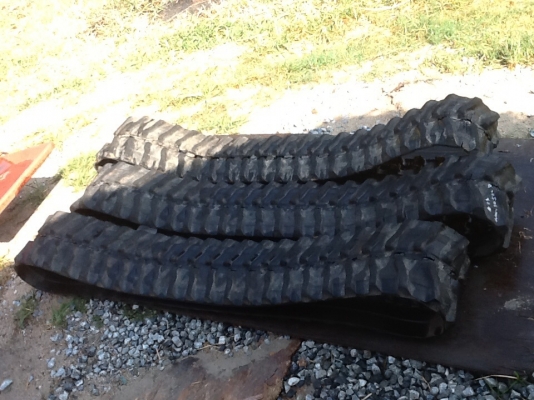 แทคยางรถขุดตักหรือรถกระเช้าสภาพดีพร้อมใช้รวม3เส้น