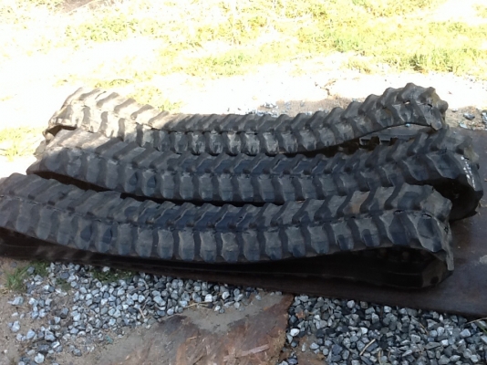 แทคยางรถขุดตักหรือรถกระเช้าสภาพดีพร้อมใช้รวม3เส้น