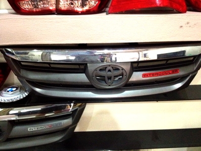 กระจังหน้าFORTUNER ของแท้ ขาครบ ตจว ส่งได้ครับ กระจังหน้าFORTUNER ของแท้ ขาครบ ตจว ส่งได้ครับ