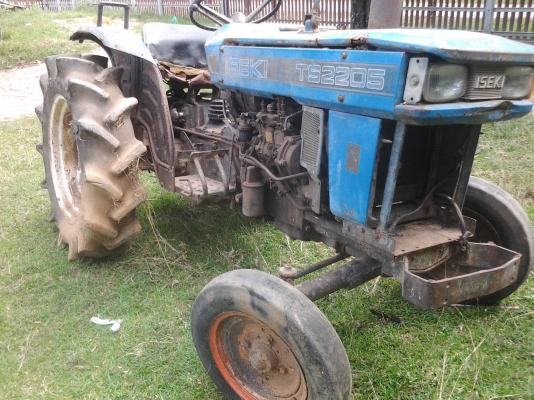 ขายตามสภาพรถไถนาอิซากิ22แรงตามสภาพยางแตก2เส้นเครื่องติดได้